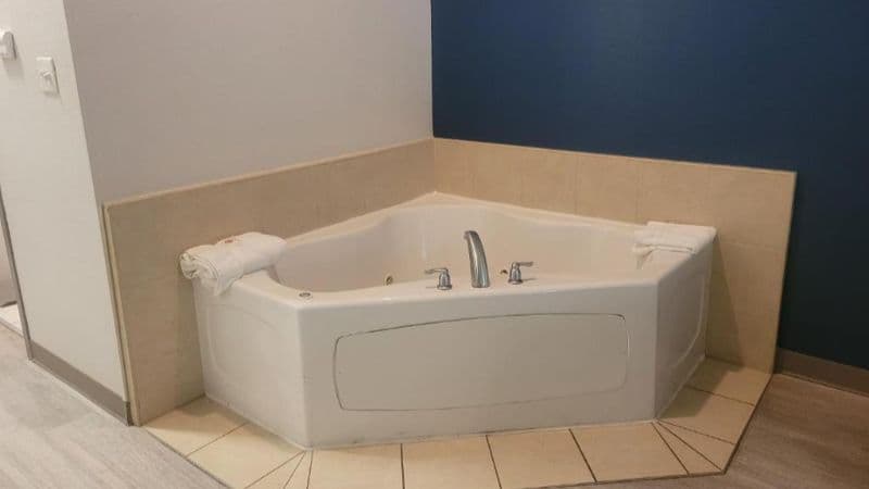 Comfort Inn & Suites Jacuzzi room