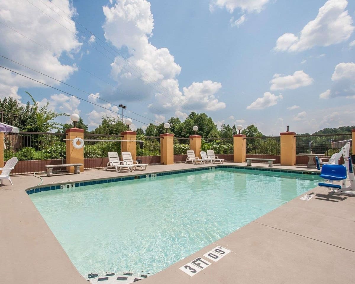 Econo Lodge hotel photo 5
