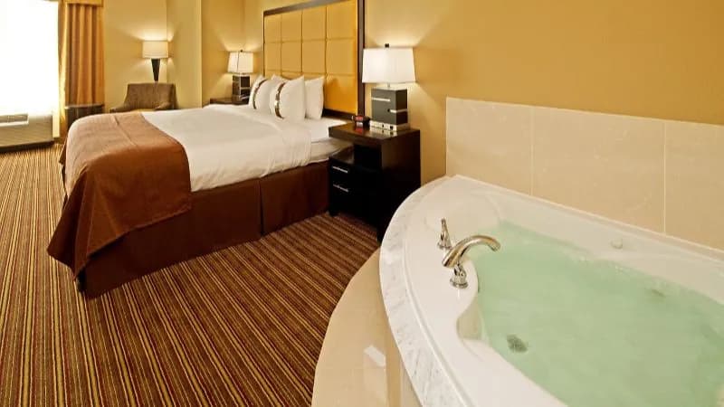 Holiday Inn Mobile – Airport Jacuzzi room