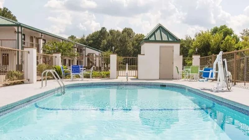 Super 8 by Wyndham Dothan hotel photo 4