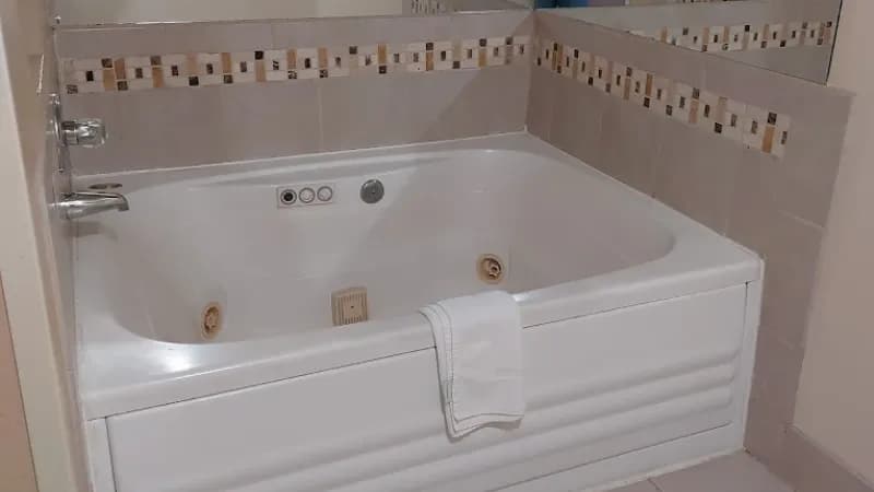 Baymont Inn & Suites by Wyndham Anchorage Airport Jacuzzi room