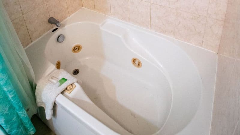 Fairbanks Extended Stay Jacuzzi room