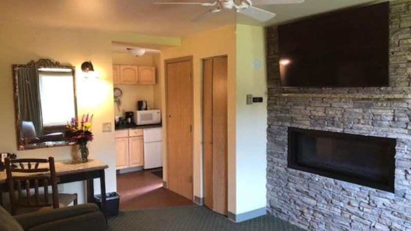 Pike’s Waterfront Lodge hotel photo 4