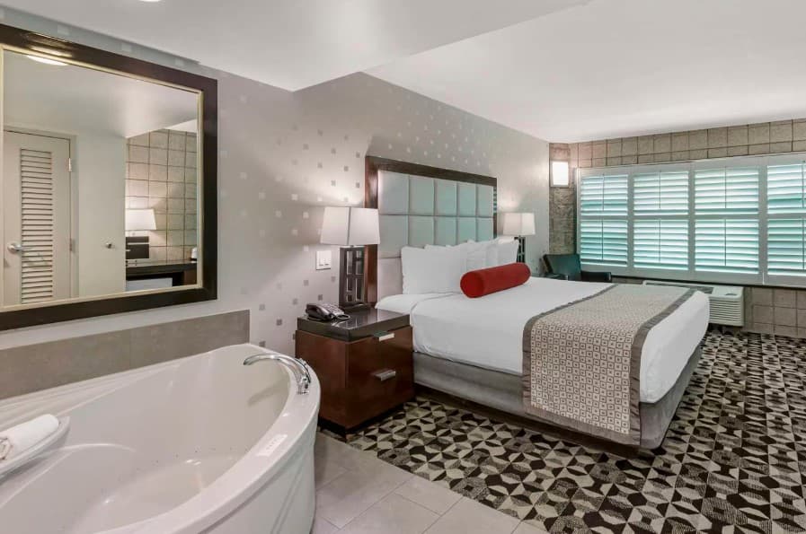 Best Western Plus Sundial Jacuzzi room