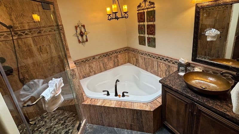 Casa Sedona Inn Jacuzzi room