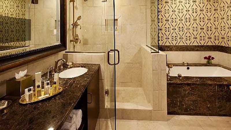 Casino Del Sol Jacuzzi room