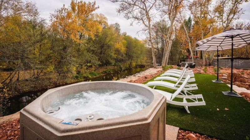 Creekside Retreat 20 Jacuzzi room