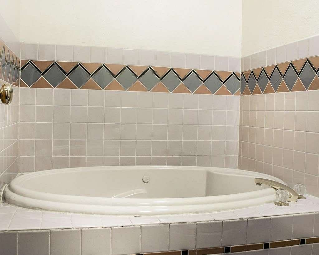 Quality Inn Winslow I-40 Jacuzzi room