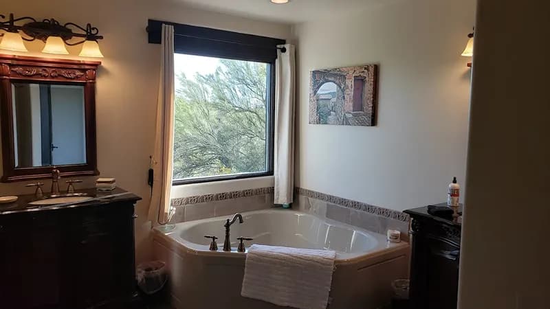 Rincon Creek Ranch Jacuzzi room