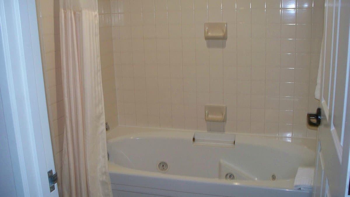 Varsity Clubs Of America – Tucson Jacuzzi room