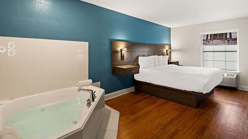 Best Western Shackleford Jacuzzi room
