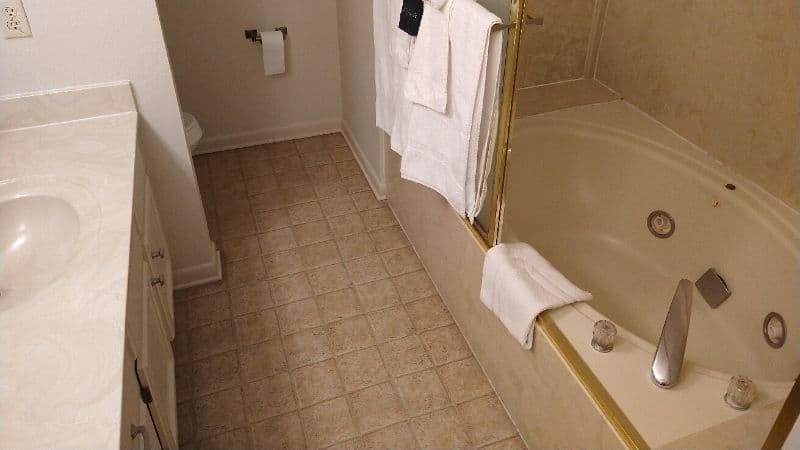Emerald Isle Resort Jacuzzi room