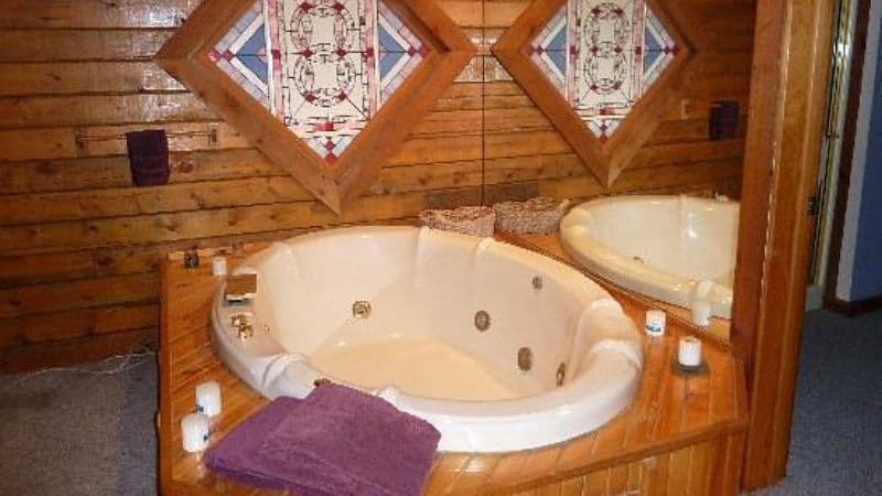 Hidden Valley Guest Ranch Jacuzzi room