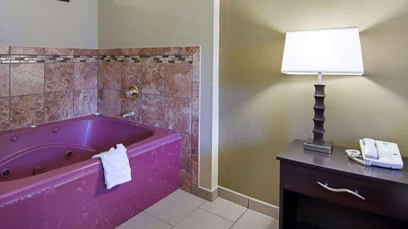 Quality Inn & Suites Little Rock West Jacuzzi room