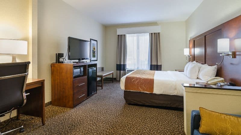 Quality Suites Springdale West I-49 hotel photo 2