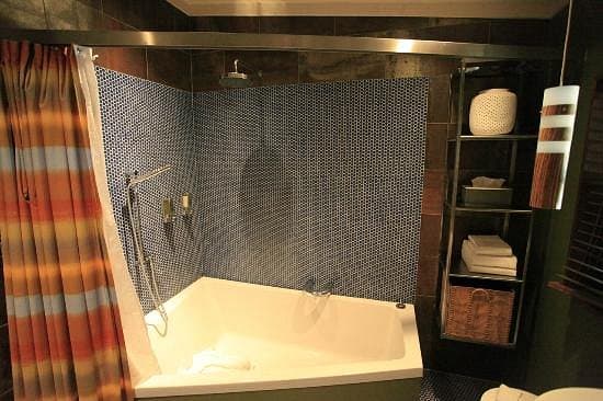 Glen Oaks Big Sur Jacuzzi room