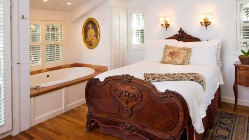 Simpson House Inn Jacuzzi room