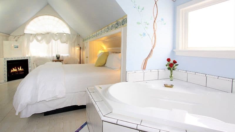 The Napa Inn Jacuzzi room