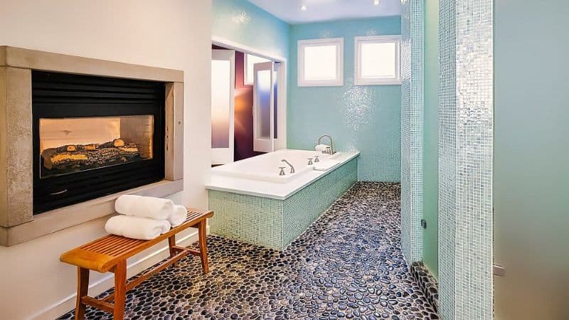 Wine & Roses Hotel Jacuzzi room