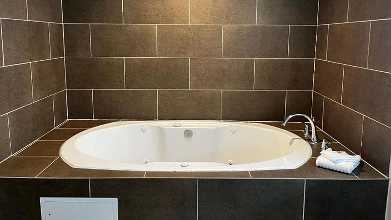 Comfort Suites Denver International Airport Jacuzzi room