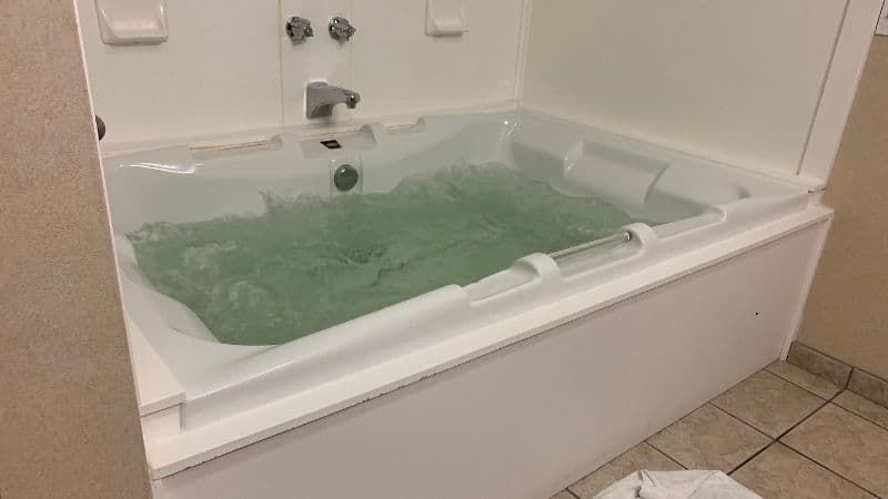 Mainstay Suites Dover Jacuzzi room