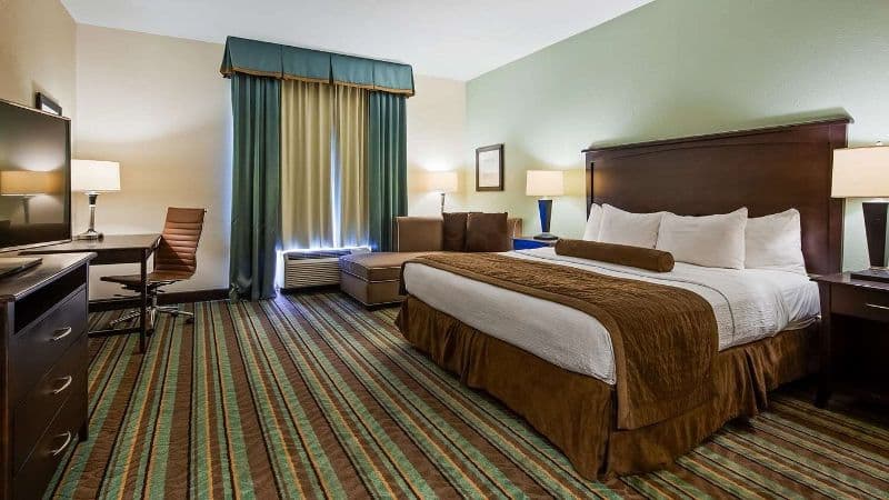 Best Western Plus Chain Of Lakes Inn & Suites hotel photo 2