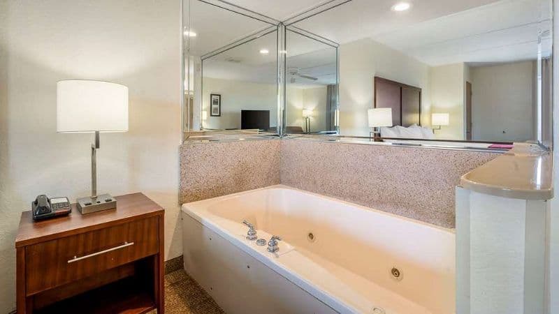 Comfort Inn Kissimmee-Lake Buena Vista South Jacuzzi room