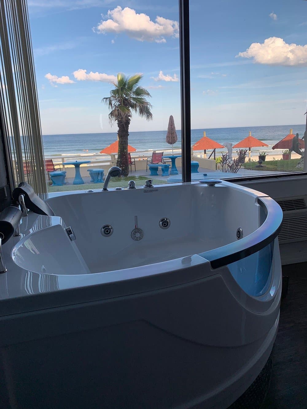 Dream Inn by AmeriVu Jacuzzi room