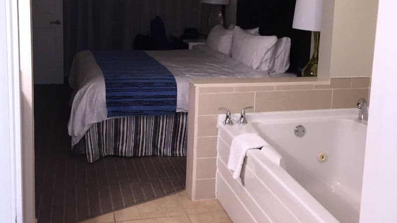 Marriott’s Grande Vista Jacuzzi room