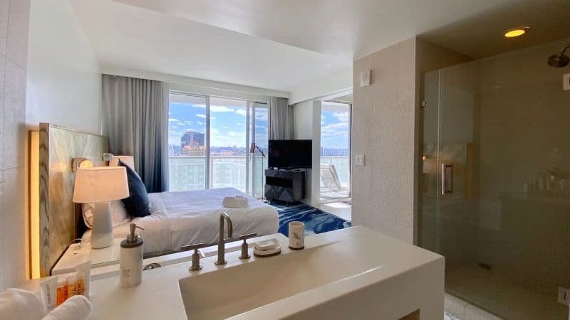 One Lux Stay at W Hotel hotel photo 3