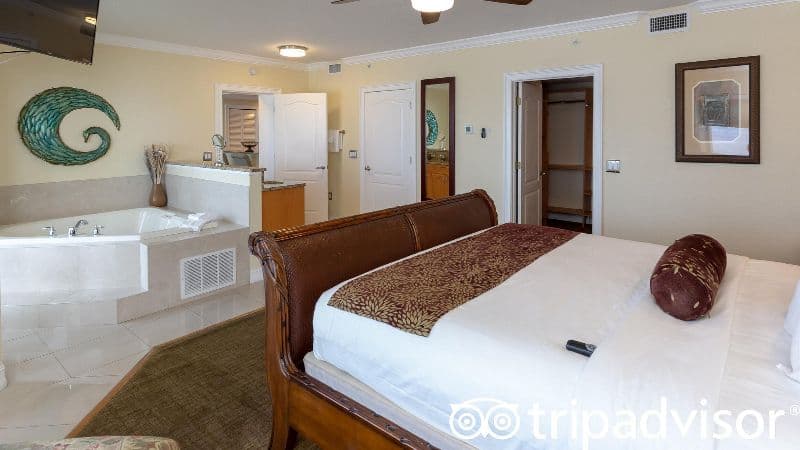 Sunset Vistas Beachfront Suites Jacuzzi room