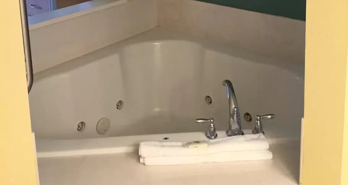 Wyndham Ocean Walk Jacuzzi room