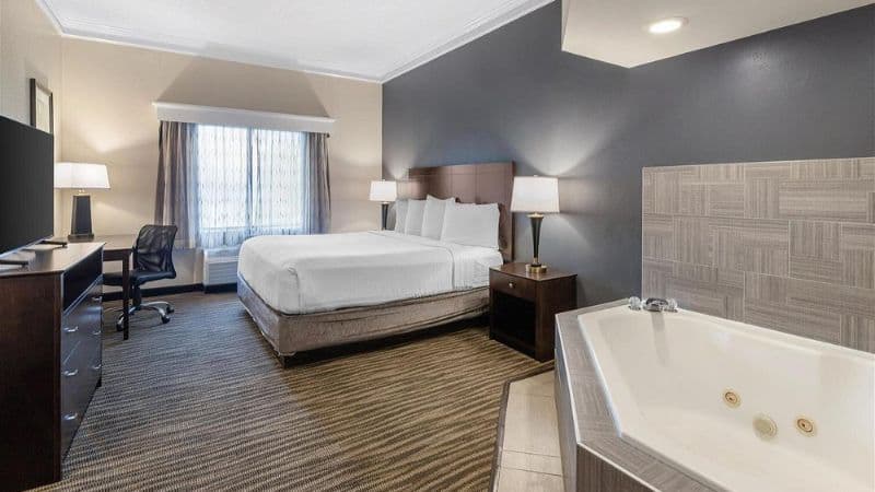 Best Western Augusta West Jacuzzi room