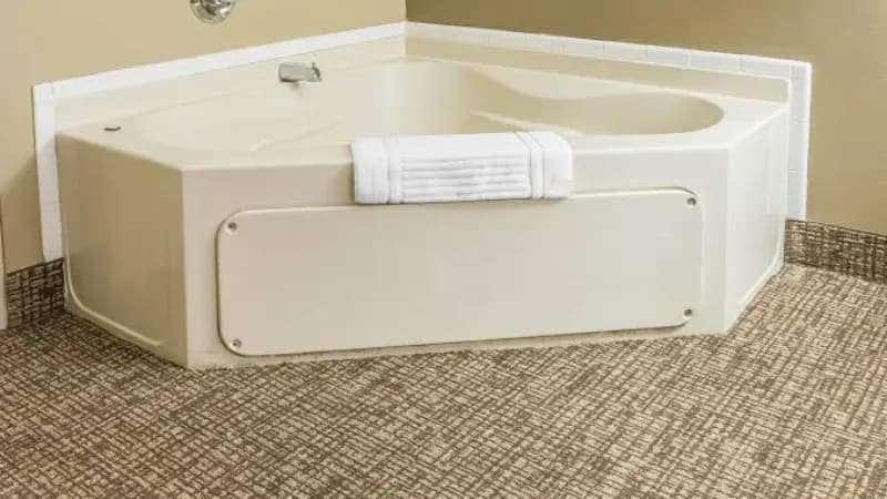 Comfort Suites Savannah North Jacuzzi room