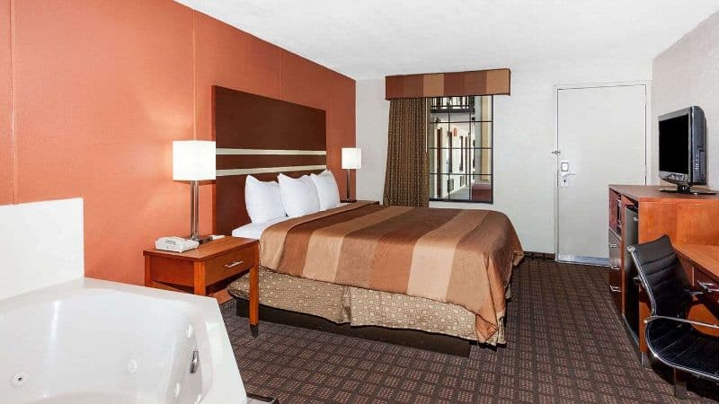 Days Inn by Wyndham Dalton hotel photo 2