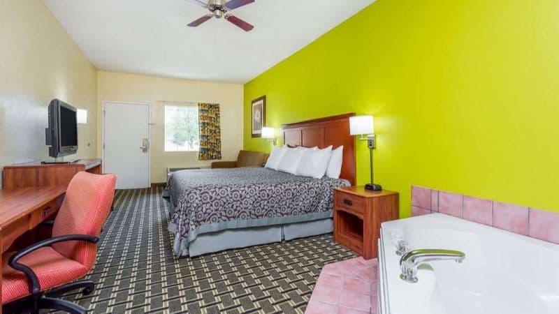Days Inn by Wyndham Trenton Jacuzzi room