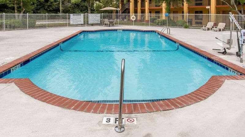 Econo Lodge Dalton hotel photo 5