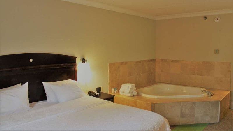 Hampton Inn Americus Jacuzzi room
