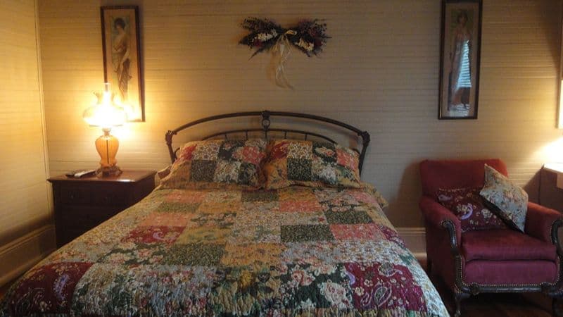 Lake Allatoona Inn Jacuzzi room
