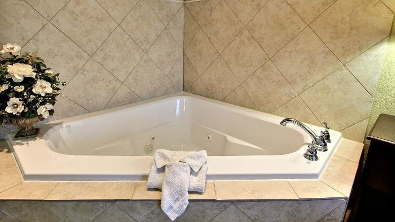 Magnolia Inn & Suites Pooler Jacuzzi room
