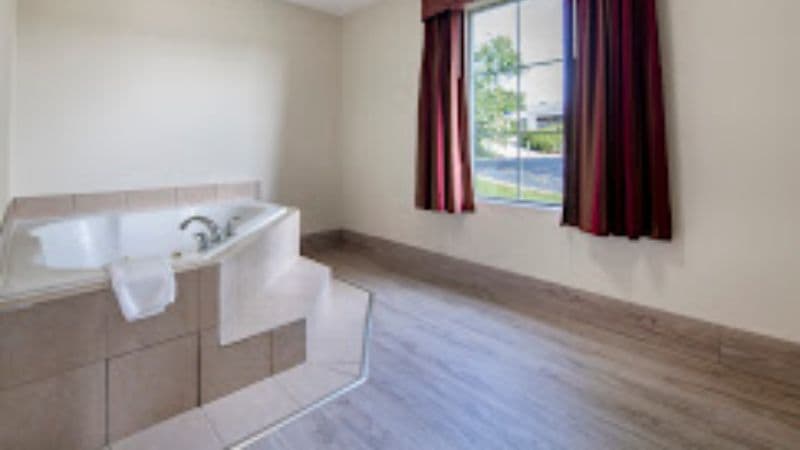 Motel 6 Macon GA I-475 Jacuzzi room