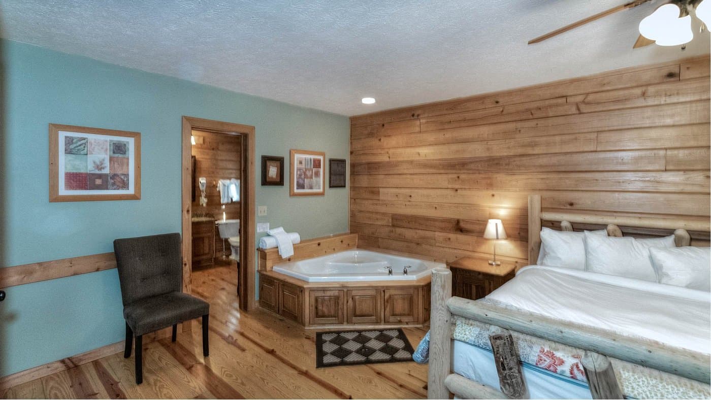 Mountain Top Inn and Resort Jacuzzi room