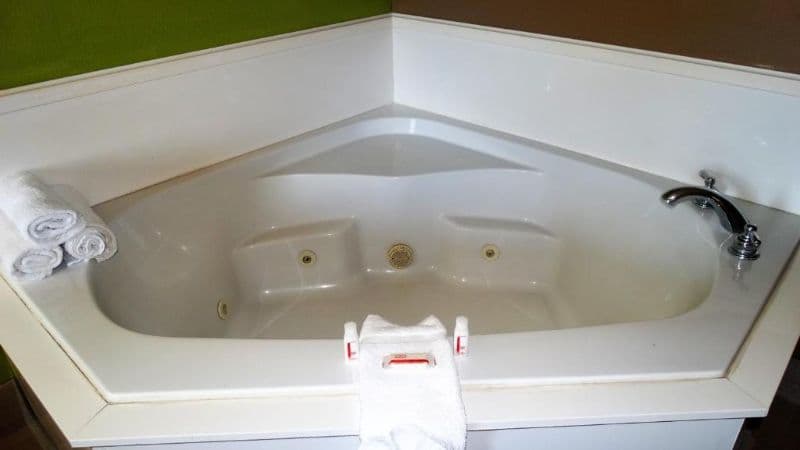 Oak Tree Inn & Suites Jacuzzi room
