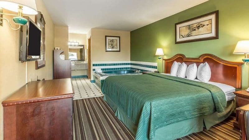 Quality Inn & Suites hotel photo 2