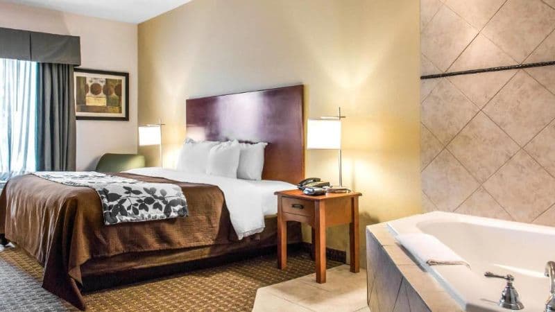 Sleep Inn & Suites Pooler Jacuzzi room