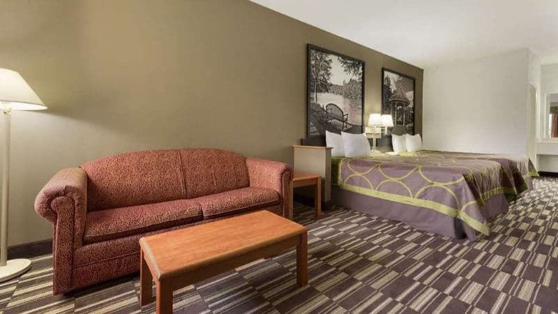 Super 8 by Wyndham Chatsworth/Dalton hotel photo 3