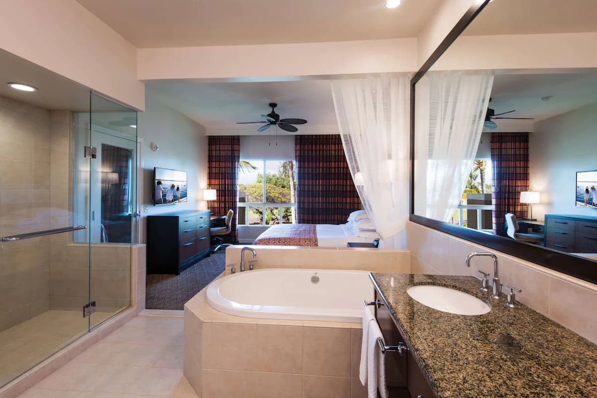 Hilton Grand Vacations Club Kohala Suites Waikoloa Jacuzzi room