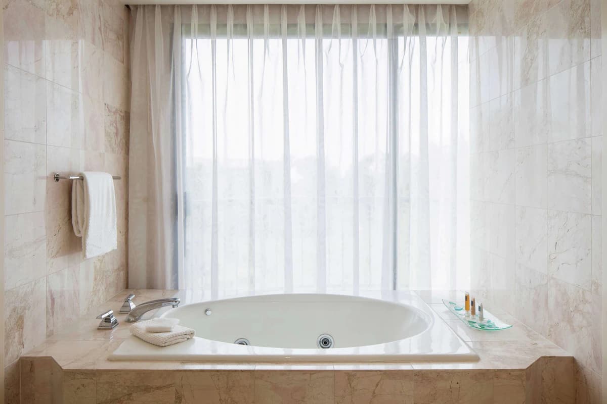 Hilton Waikoloa Village Jacuzzi room