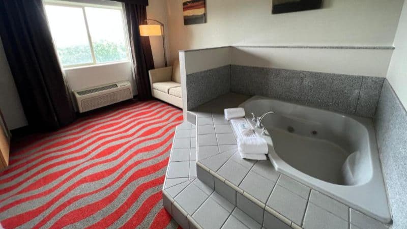 Comfort Suites Boise West Meridian Jacuzzi room
