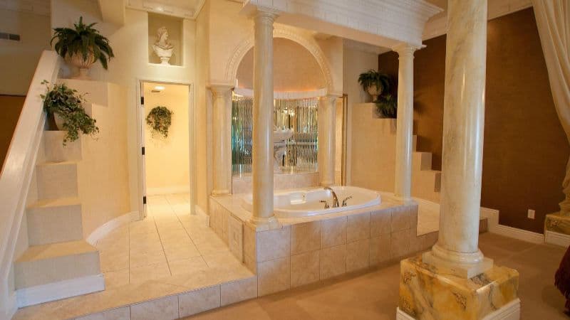 Destinations Inn Jacuzzi room